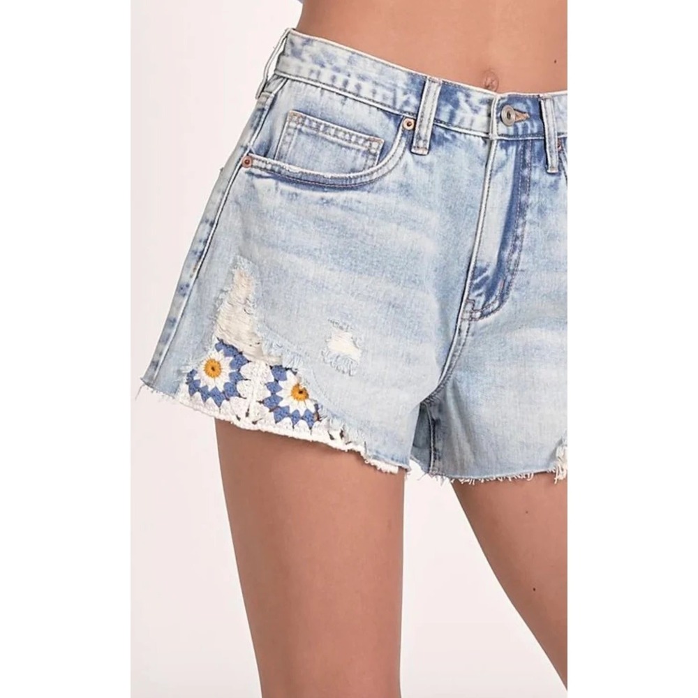 Elan Distressed Crochet Trim Denim Shorts Light Wash High Rise JEC3090FT46 M